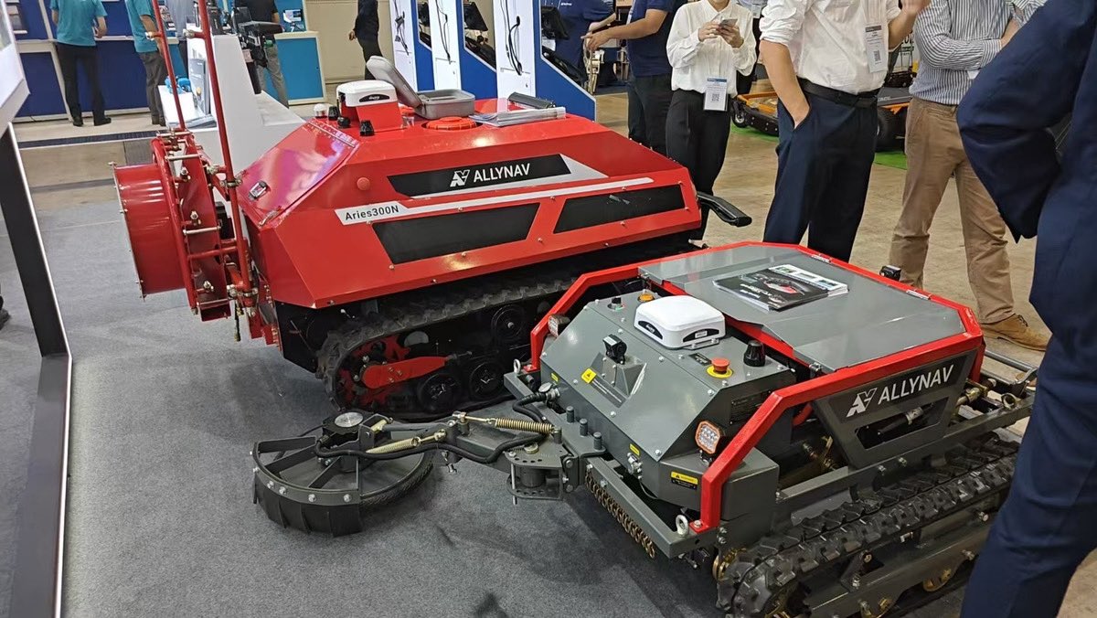 mazex_drone's tweet image. ✅ #農業WEEK 2日目スタート！
幕張メッセにて #ALLYNAV 出展中✨（10ホール／44-28）

🚜自動草刈り機「Taurus80E」
🚜自動操舵システム「AF305」

国内パートナー #マゼックス もブースでお待ちしています🙌
実機を間近でご覧いただけるチャンスです！ぜひお立ち寄りください！

#スマート農業