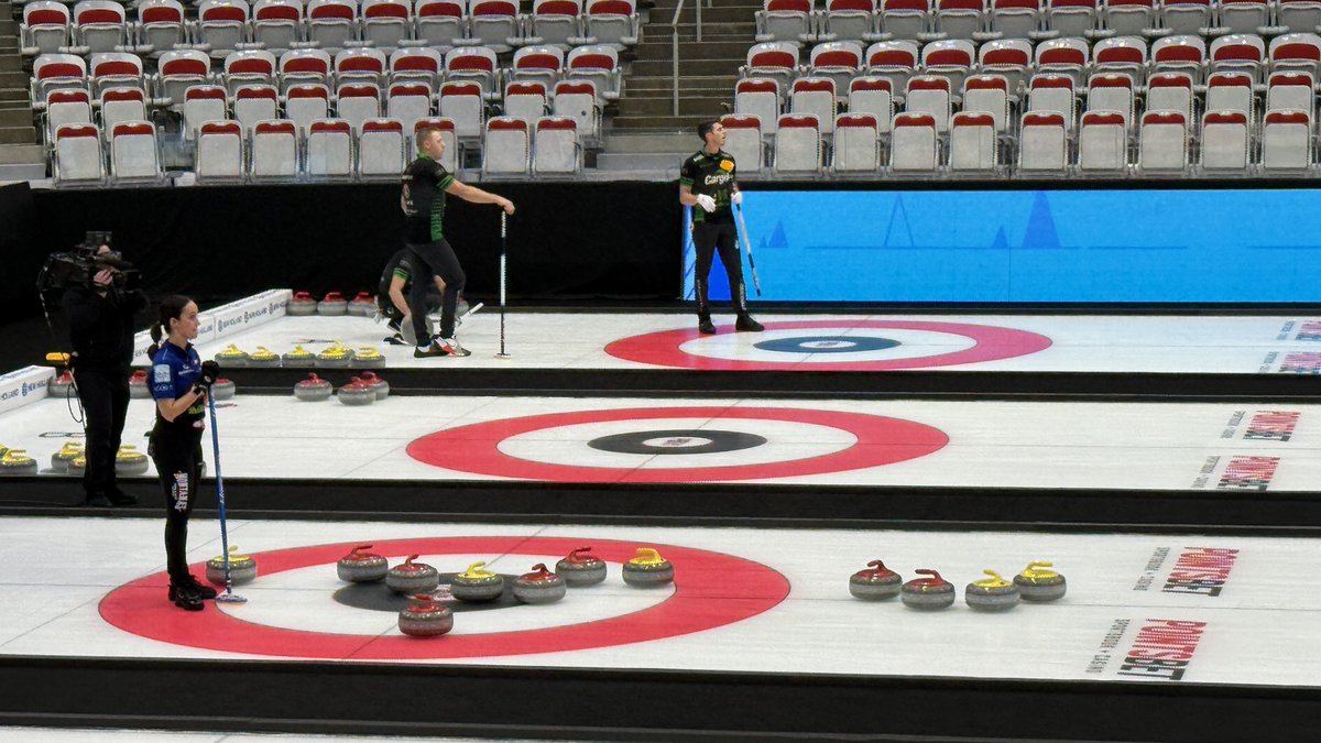Clgb's tweet photo. Lawes and Black have a LOT of rocks in the house! 
#PointsBetInvitational #curlingcanada https://t.co/FTQCvYLuOB