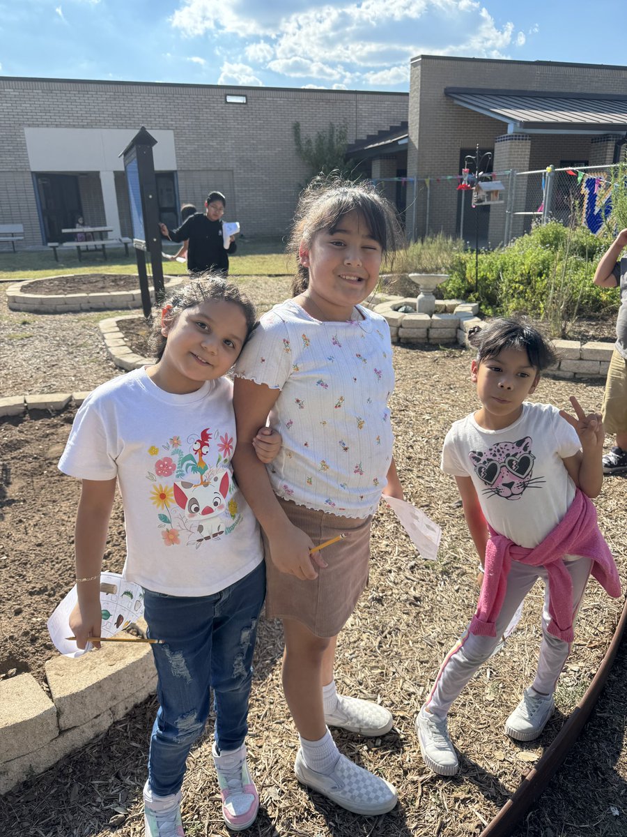 JanetteFMendez's tweet image. 🌱 Presenting… 25 little Koalas diving into the magic of our garden! Hands in the soil, hearts full of wonder 🐾🪴 A brand new adventure begins—with fluttering butterfly friends to guide the way! 🦋 @NISDCarlosCoon @NISDElemScience #KoalityGardenClub #ButterflyMagic
