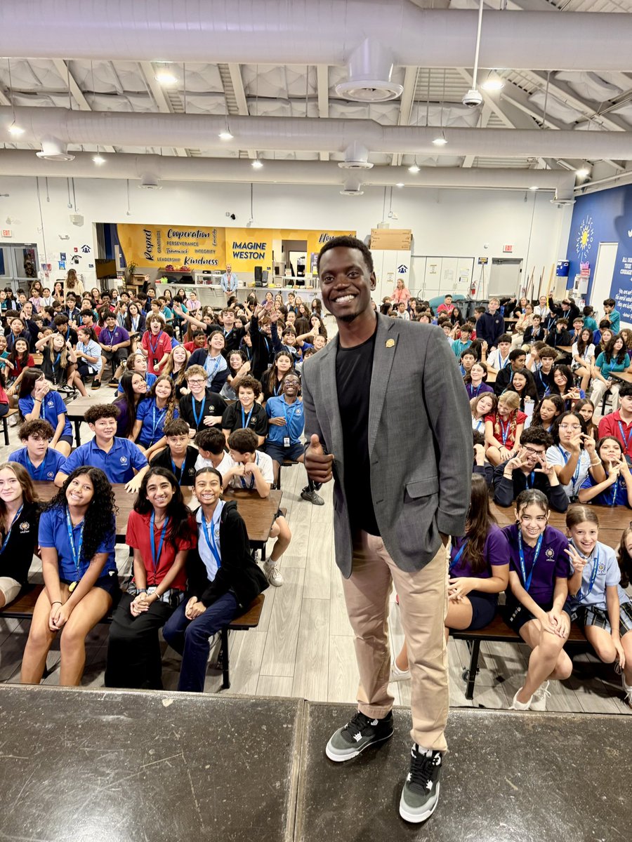 csingleton__2's tweet image. Middle Schoolers… 

My toughest, but by far my most rewarding audience! ❤️

Thank you Imagine School @ Weston for bringing me in to share a message of respect, love and encouragement to all of your 6th-8th graders. 

chrissingleton.com

#BetterTogether #CantLetMomsDown