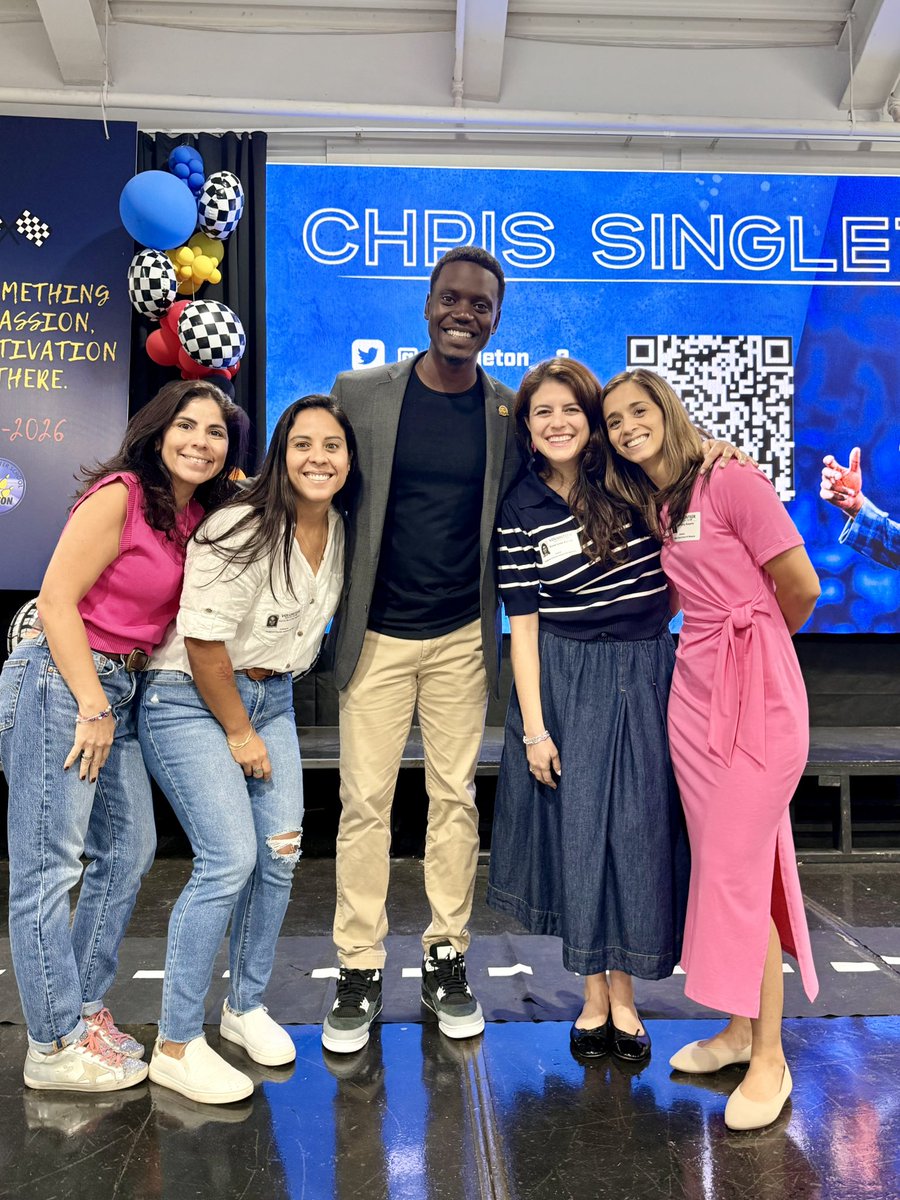 csingleton__2's tweet image. Middle Schoolers… 

My toughest, but by far my most rewarding audience! ❤️

Thank you Imagine School @ Weston for bringing me in to share a message of respect, love and encouragement to all of your 6th-8th graders. 

chrissingleton.com

#BetterTogether #CantLetMomsDown