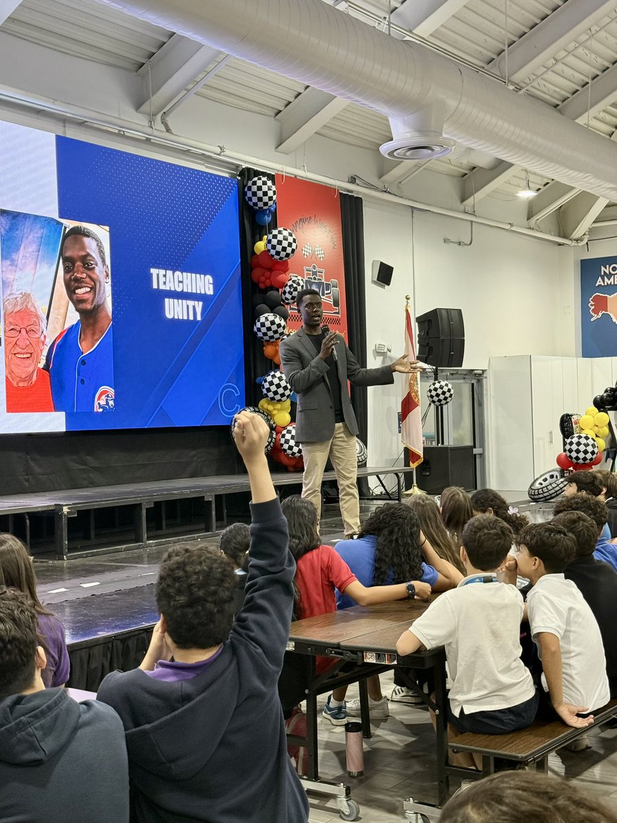 csingleton__2's tweet image. Middle Schoolers… 

My toughest, but by far my most rewarding audience! ❤️

Thank you Imagine School @ Weston for bringing me in to share a message of respect, love and encouragement to all of your 6th-8th graders. 

chrissingleton.com

#BetterTogether #CantLetMomsDown