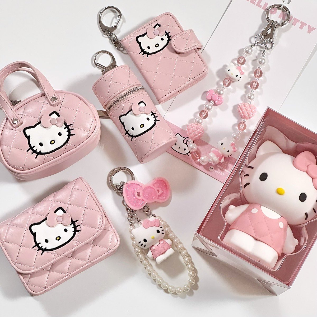 ⭐︎ハローキティハリウッドキーホルダー♡超レア♡レトロ♡ レトロ》ハローキティ キーホルダー - メルカリ