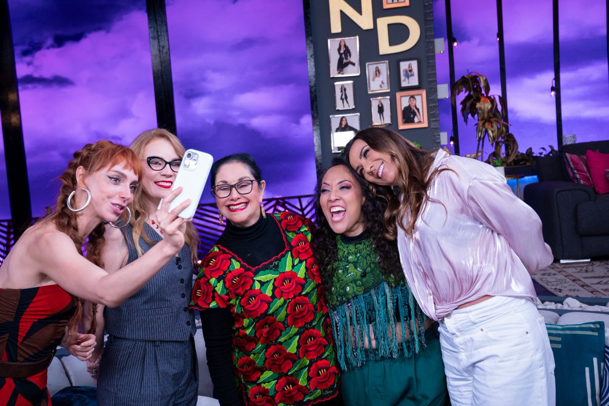netas_divinas's tweet photo. Qué lujo contar con estas mujeres este miércoles 1 de octubre #AngélicaAragón y #TereDiaz
#NetasDivinas todos los miércoles a las 9:30 p. m. MEX por #Unicable https://t.co/HhCrU6t3rW