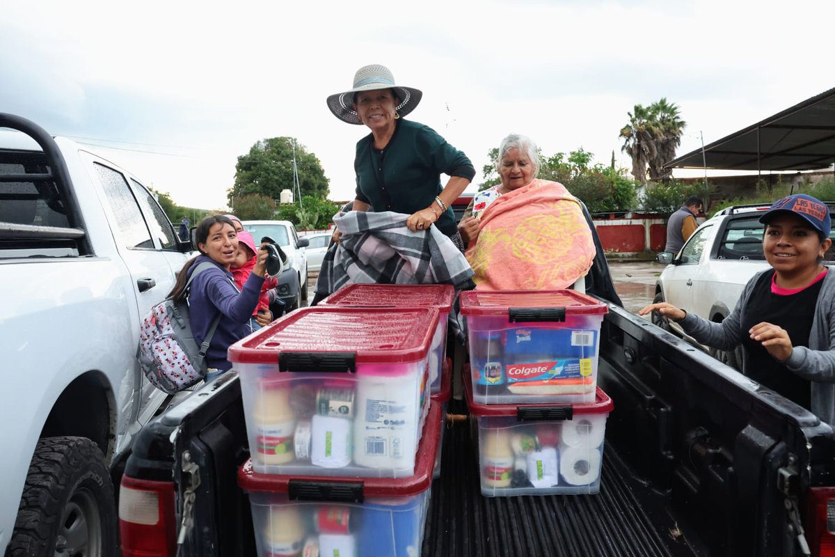 CCS_Zac's tweet image. Destaca Gobernador @DavidMonrealA primer año de @Claudiashein como Presidenta de #México. 

Entrega en municipio de #Tepetongo apoyos alimentarios del programa Corazón Contento. 

#PazEsBienestar

zacatecas.gob.mx/destaca-gobern…