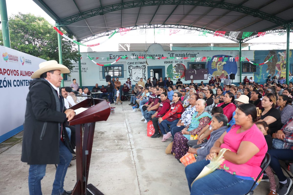 CCS_Zac's tweet image. Destaca Gobernador @DavidMonrealA primer año de @Claudiashein como Presidenta de #México. 

Entrega en municipio de #Tepetongo apoyos alimentarios del programa Corazón Contento. 

#PazEsBienestar

zacatecas.gob.mx/destaca-gobern…