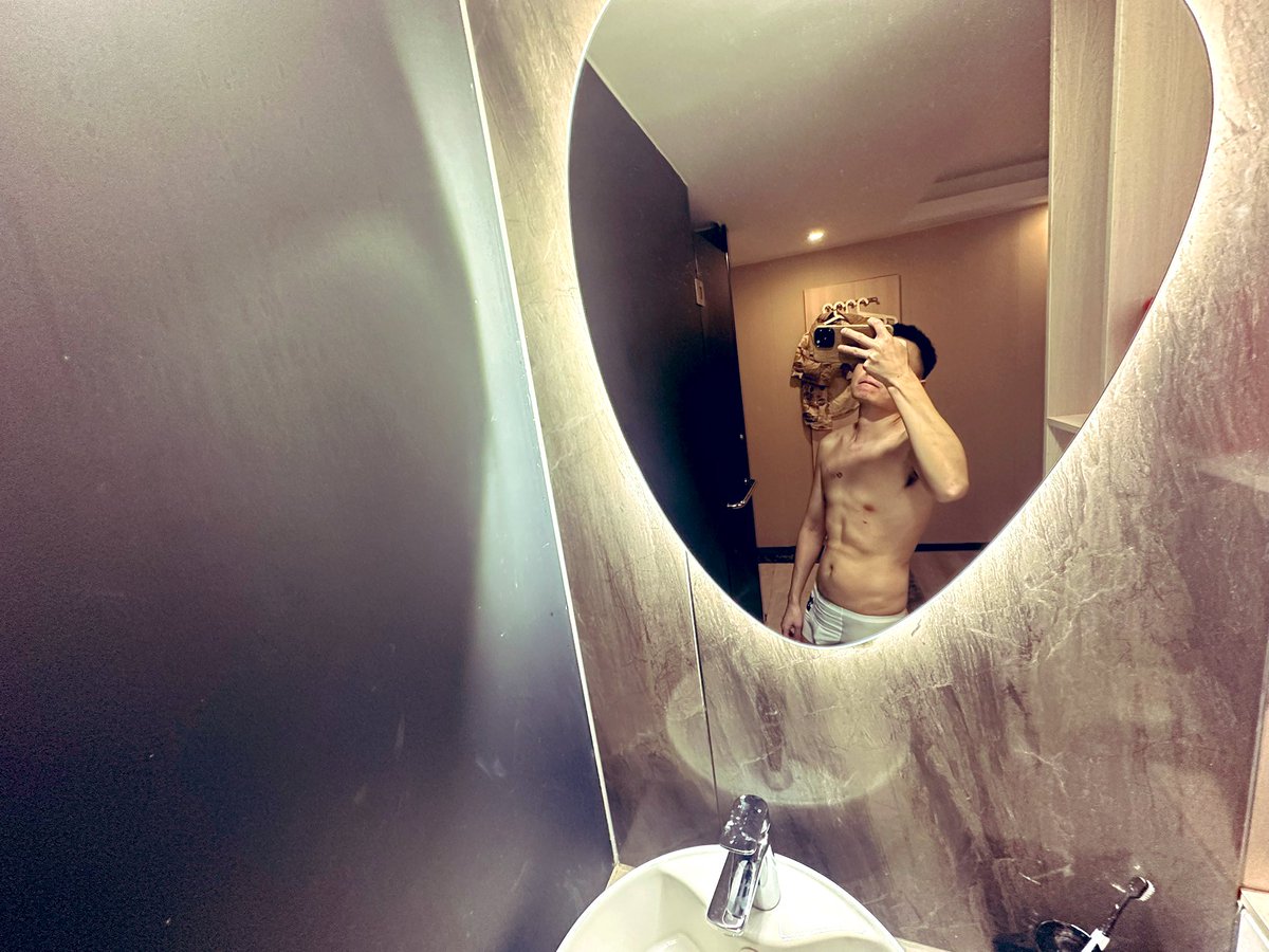 那天晚上sister喝完回酒店 四点半都没约到熊 我偷去艹🐻逼射了两次