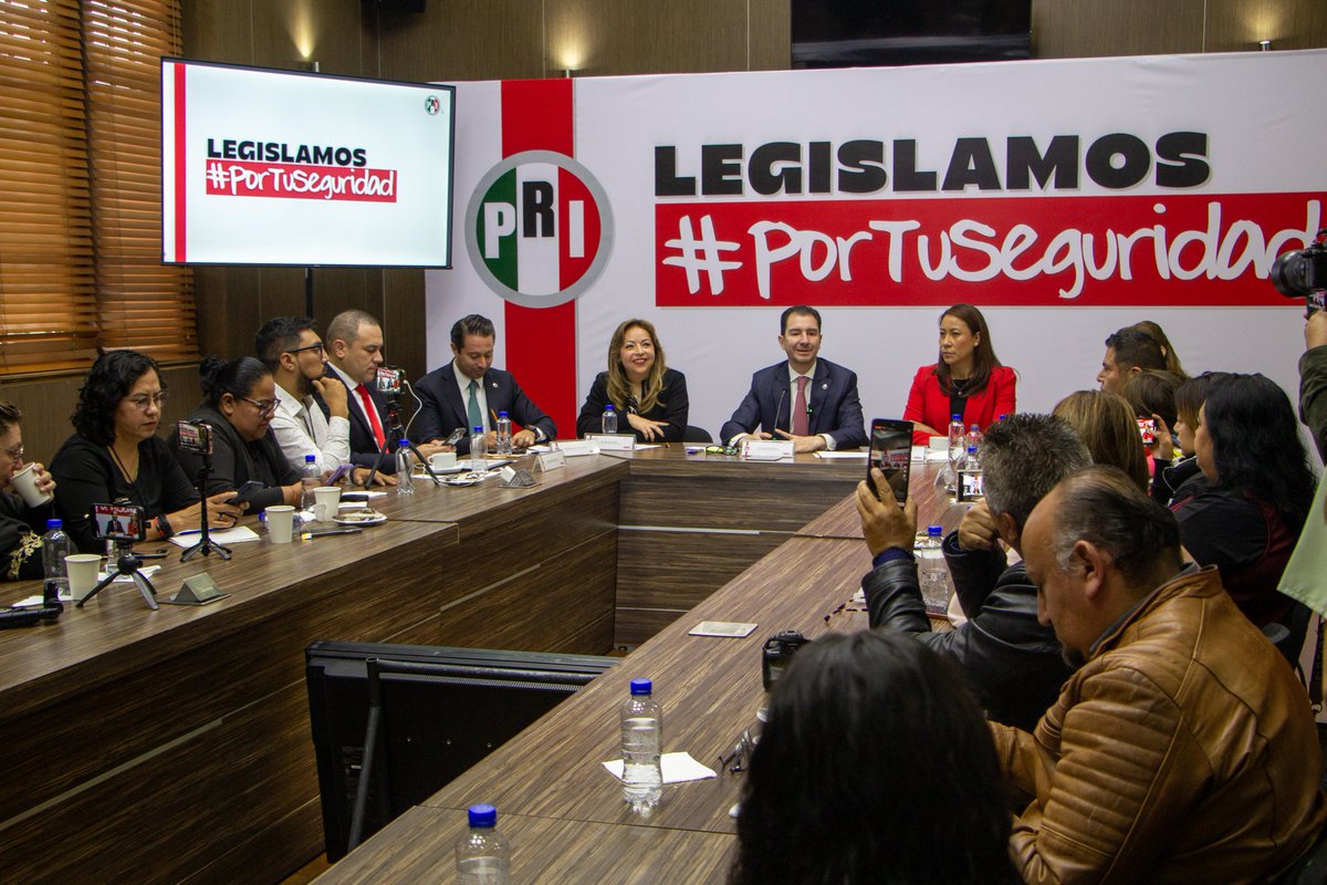 Como Grupo Parlamentario del PRI en la LXII Legislatura  presentamos nuestra Agenda Legislativa para el 2do año. 
Entre los ejes que atenderemos, la seguridad es uno de los temas que más nos interesa, porque la tranquilidad de las familias mexiquenses 👨‍👩‍👧‍👦 es una prioridad.