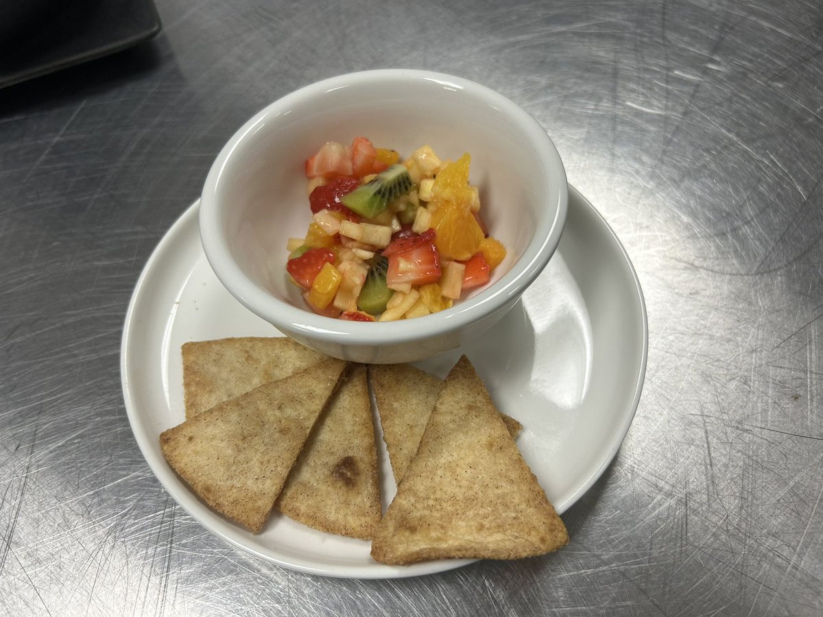 msdaniel45's tweet photo. Level 2 students kept the fruit theme going with a fresh fruit salsa served alongside homemade cinnamon sugar chips, a perfect combo of sweet and crunchy https://t.co/OBXah5XbTy