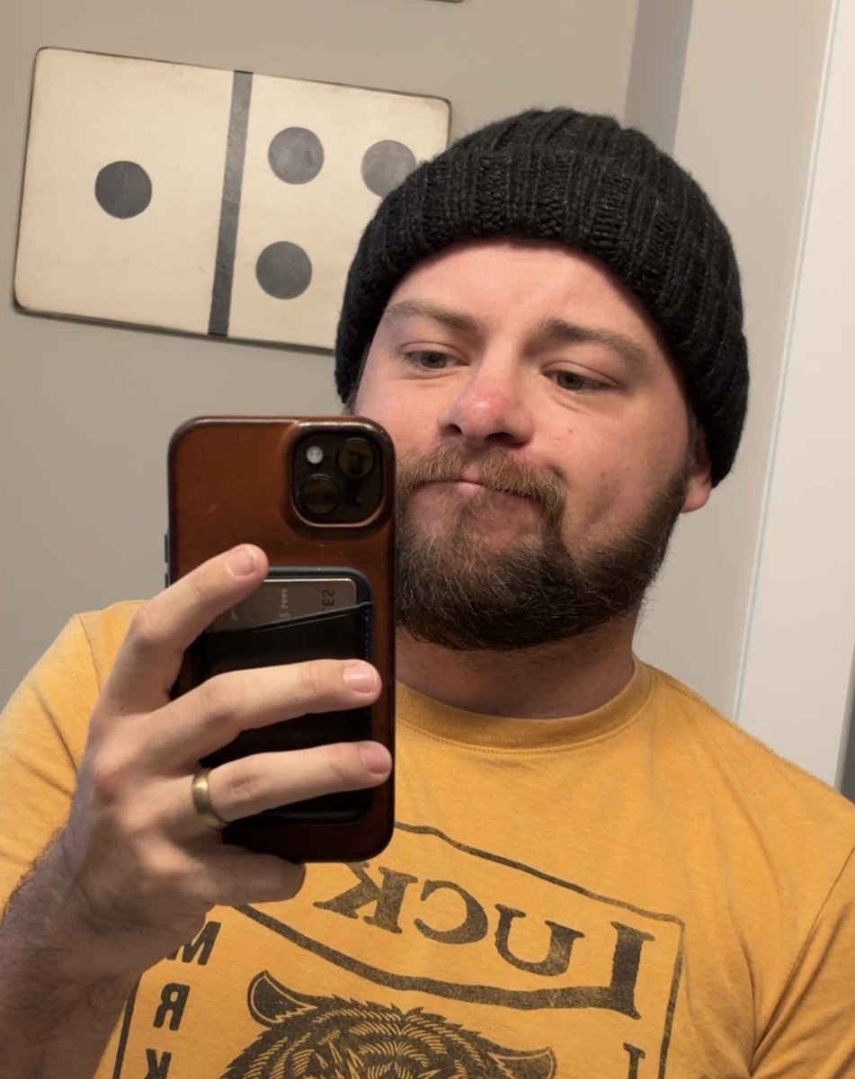 I know how to make hats now. 🐻🧶