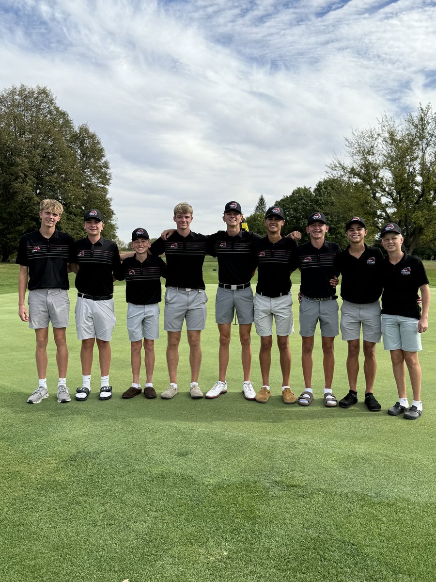 FHSJeffParsons's tweet photo. Great day for Steamer Golf at Byron Hills Golf Course in Port Byron for the IHSA Regional. The Steamers finish second behind the host Rams, but Owen VanZuiden was your Medalist and Regional Champion. On to the Sectionals Monday for the team. Congrats Steamers we are proud of you. https://t.co/1ffj5FqY21