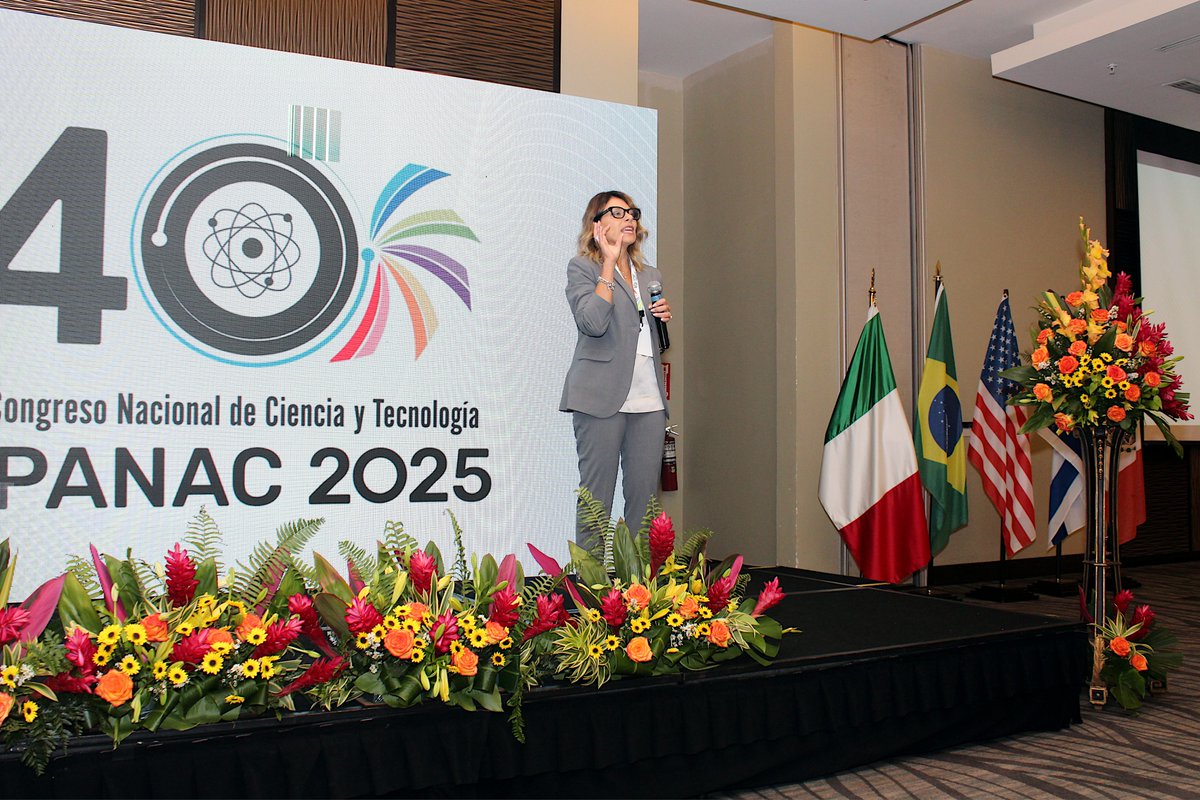 Se inauguró el XX Congreso #APANAC2025 que cuenta con la participación de 8 científicos italianos 🇮🇹.
Conferencia inaugural: Prof. Salvatore Baglio (Fundación Samothrace).
Apertura del día 2: Profa. Fabiana Quaglia (RNA &amp; Gene Therapy Center).
<a href="/ApanacPanama/">Apanac Panamá</a> <a href="/senacyt/">Senacyt Panamá</a>