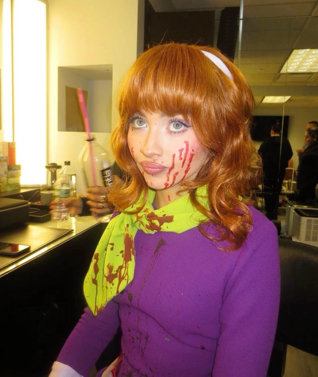 tracklist's tweet image. HALLOWEEN: qual fantasia usar? 

✨Vem relembrar algumas fantasias que famosos já usaram para se inspirar✨

#ThreadTracklist