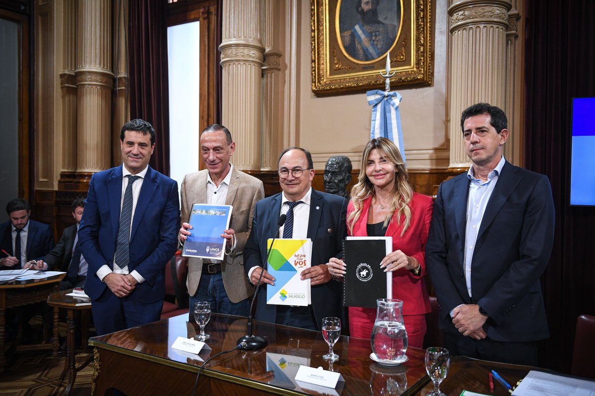 En plenario de Educación y Cultura y de Presupuesto y Hacienda, senadores radicales atendieron a las exposiciones de los intendentes de Cañuelas y Saladillo (Buenos Aires) en lo referente a las iniciativas que impulsan la creación de universidades nacionales en dichas ciudades.