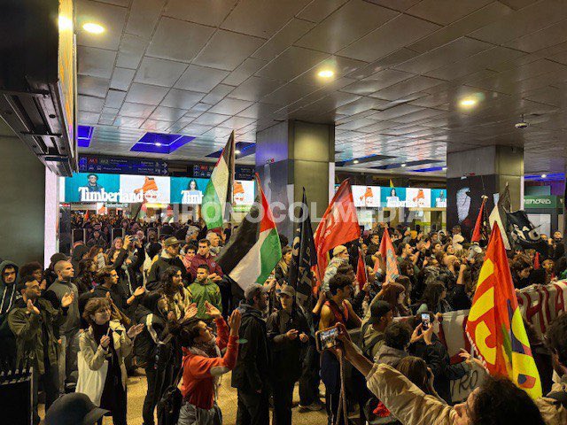 Milano - Stazione Cadorna occupata 🇵🇸
#FreeGlobalSumudFlotilla 
#FreePalestine 
#FreePalestineGaza 
#BlocchiamoTutto 
<a href="/gbsumudflotilla/">Global Sumud Flotilla</a>
