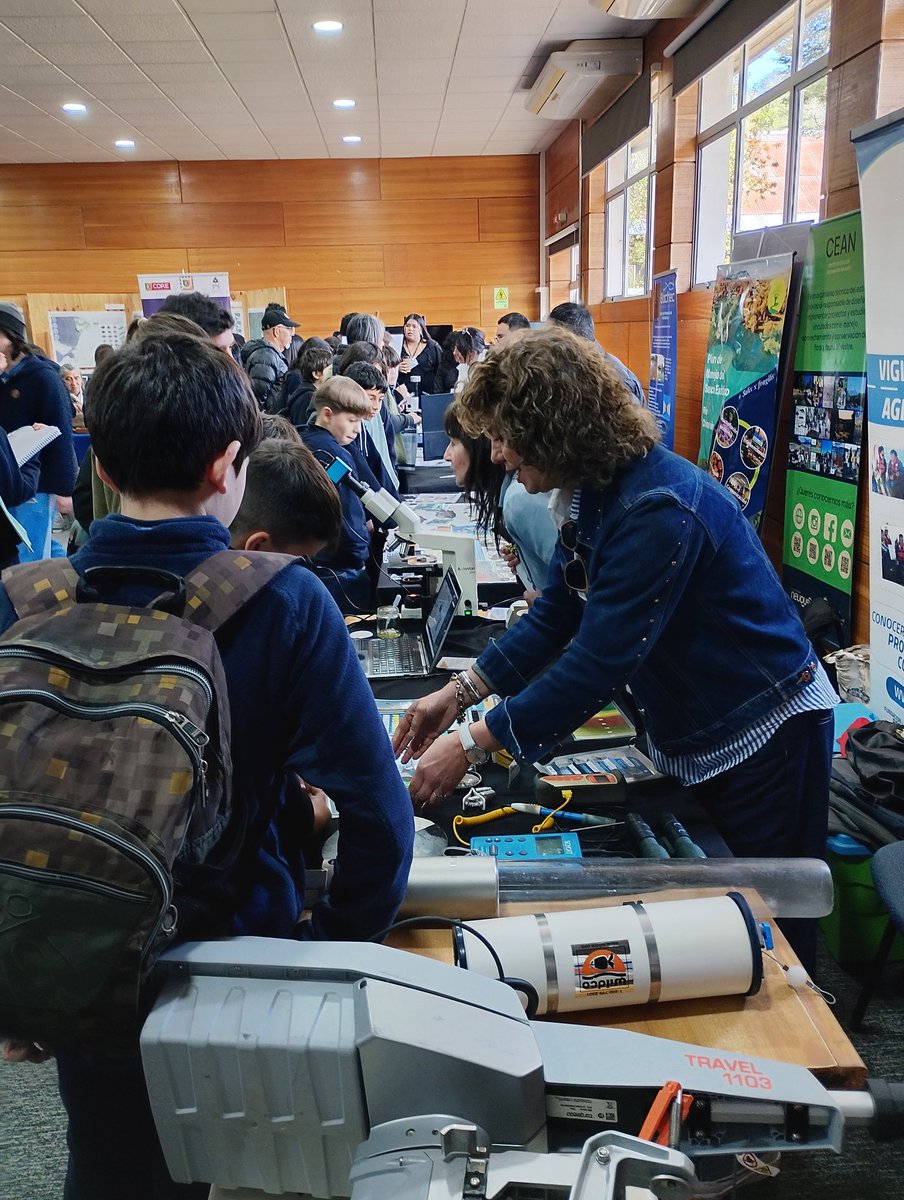 +1.000 personas, principalmente estudiantes participaron en Primera Feria Expolagos. Tecnología, ciencia, educacion, para proteger nuestros lagos. Gracias a todos quienes lo hicieron posible <a href="/marcelomena/">Marcelo Mena-Carrasco 🚲♻️ 🇨🇱</a> <a href="/MMAChile/">Ministerio del Medio Ambiente</a> <a href="/AshokaChile/">Ashoka Chile</a>