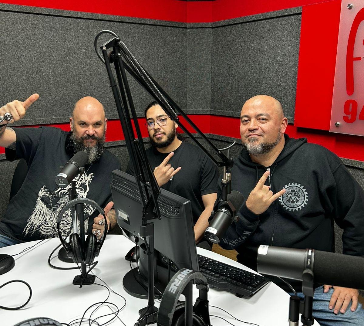 ciudaddelsonido's tweet photo. Parceros, hoy a las 11:00 p.m. nos escuchamos a través de Frecuencia U 🎧 Entrevistamos a nuestro hermano Juan Yepes y presentamos el tercer álbum de su banda TYRANTS 🎸 𝐁𝐚𝐩𝐭𝐢𝐳𝐞𝐝 𝐢𝐧 𝐁𝐥𝐨𝐨𝐝

Sintoniza: https://t.co/qD4B1xFgDk https://t.co/N49CBYGdza