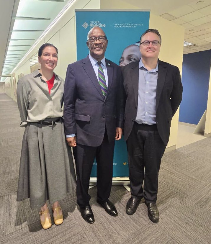 mohs_sl's tweet image. As global health interventions continue to evolve,@DembyAustin is pushing for homegrown solutions to sustainable health financing. As chair of the #GFF Ministerial Network Group,he made a strong case today to @WorldBank for safeguarding huge gains made in maternal &amp;amp; child health.