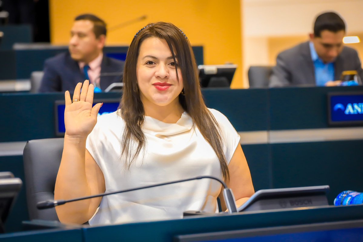 ✅ Una vez más he dado mi voto para aprobar el #RégimenDeExcepción. 🇸🇻

Por todas esas generaciones de niños, niñas y adolescentes que nos fueron arrebatadas por la violencia de las pandillas.
Hoy seguimos firmes para que nunca más nuestro pueblo vuelva a vivir bajo ese dolor. 🙌🏼