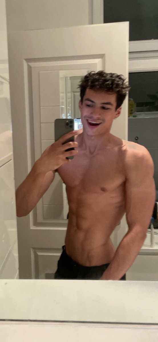 rydersalt's tweet photo. I heard funny guys have big cocks https://t.co/5jdGzRsc7B