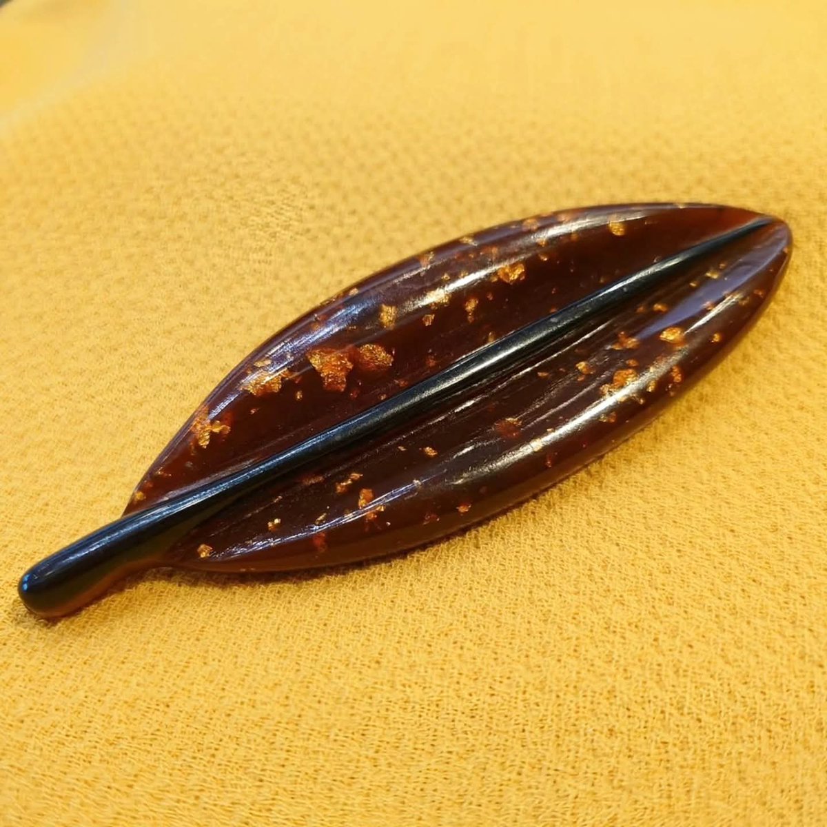 NoblePearl's tweet photo. 当店でお取り扱いしている、イタリアの女性デザイナー #Pellini の作品 #ブローチ です。
樹脂で出来ています。
秋冬のシーズンにピッタリですね。
上着やコートの襟元に、さりげなく付けていただきたいです。
【Pellini】
11cm
イタリア製
8,250円 https://t.co/wFw9MiwC7q