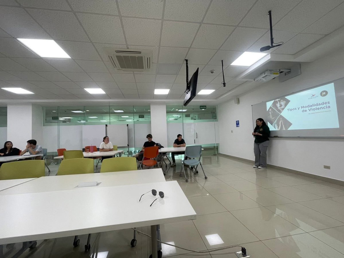 cjpmsonora's tweet photo. El Centro de Justicia para las Mujeres en Hermosillo impartió una charla sobre "Los Tipos y Modalidades de la Violencia" 🚨 en el Tecnológico de Monterrey 🎓, como parte de la materia Género, Sociedad y Derechos Humanos 📚. https://t.co/t9Q2HjwitK