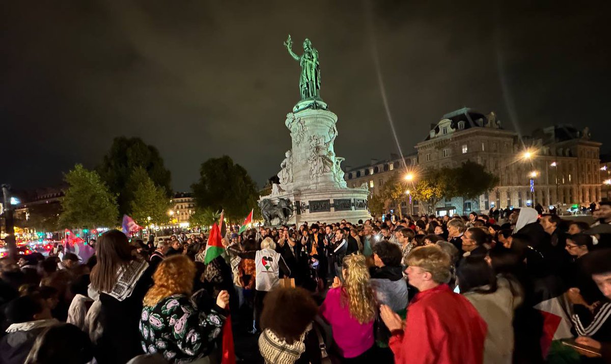 Rassemblés Place de la République à Paris, nous exigeons la libération immédiate des équipages de la Global Sumud Flotilla 🇵🇸