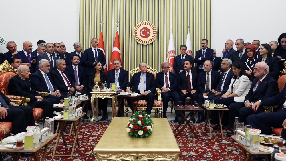 Tarihi bir fotoğraf daha gelmiş. Meşruiyet ABD'den, moral iç cepheden.