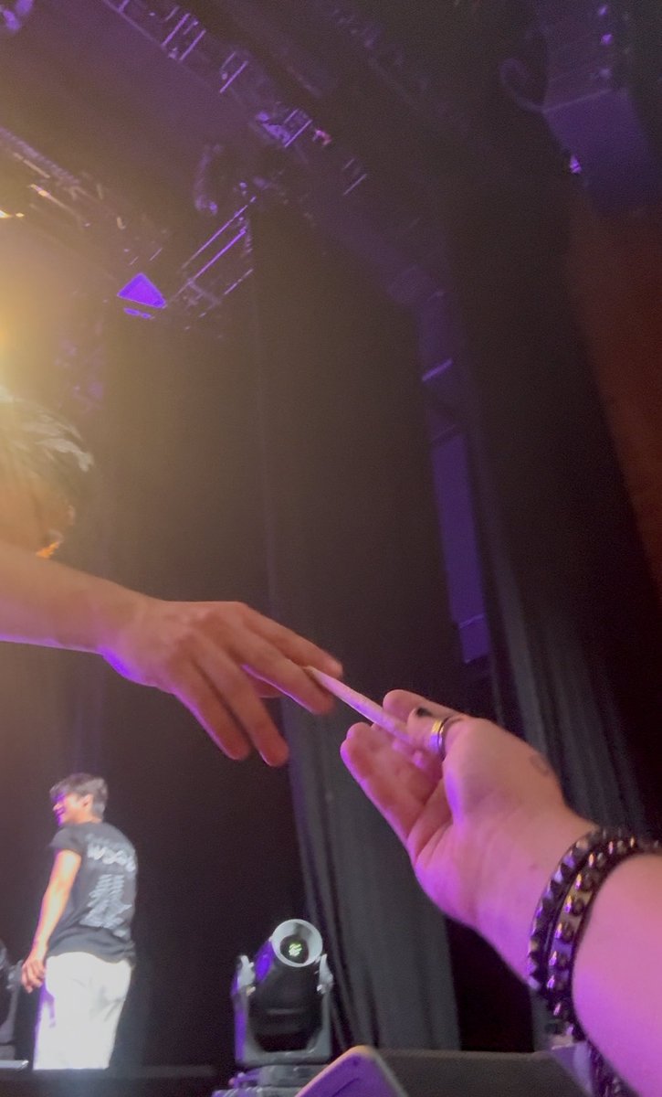 _POETARTIST's tweet image. jaehyun do you want me too  #nflyinginlondon