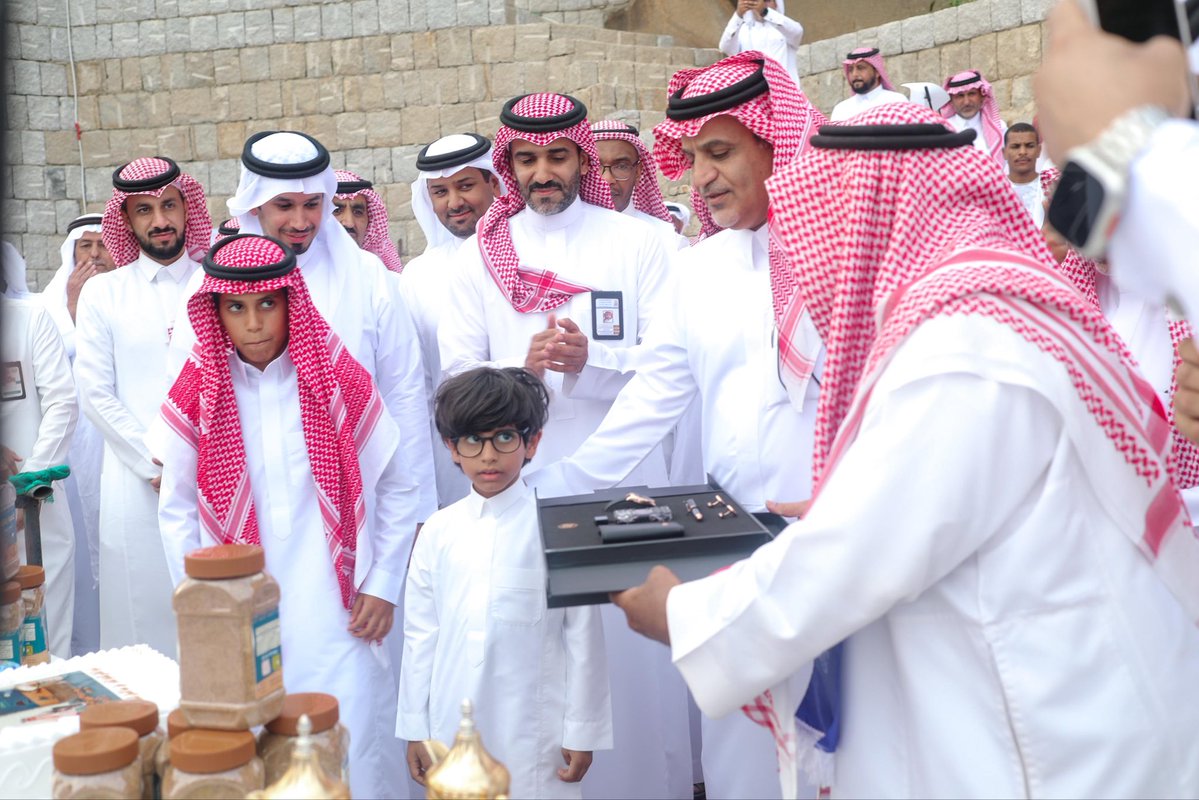 خلال فعالية #اليوم_العالمي_للقهوة في جبل شدا الأسفل، شارك الطفل حكيم الغامدي من ذوي الهمم بعرض منتجاته الخاصة، في مشاركة مميزة لاقت تفاعلًا كبيرًا وأبرزت الدعم المجتمعي لهذه الفئة الغالية.

#غرفة_المخواة