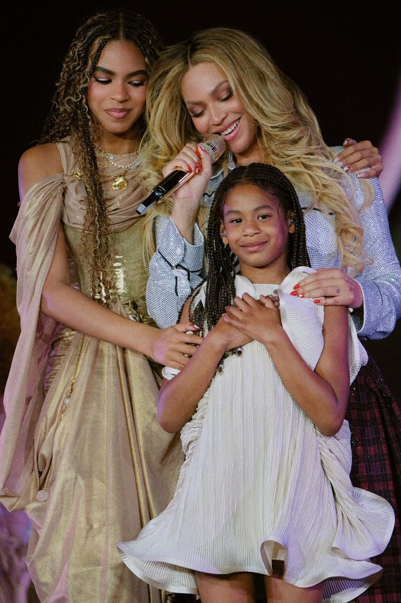 Rena_Knowswhat's tweet image. This is why #That Lady is mad!🩵🐝
#TheCarters