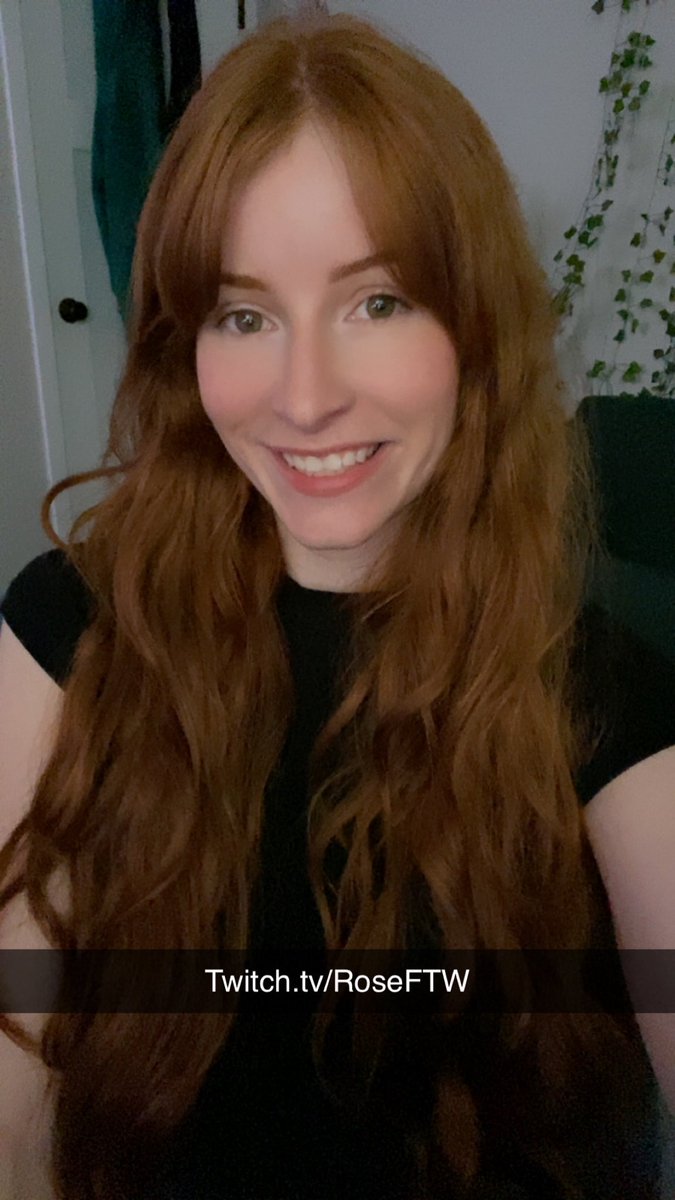 itsRoseFTW's tweet photo. Live on twitch playing some fortnite w friends 🥰 excited for the adult customs later tonight https://t.co/P6TMOM0bwa