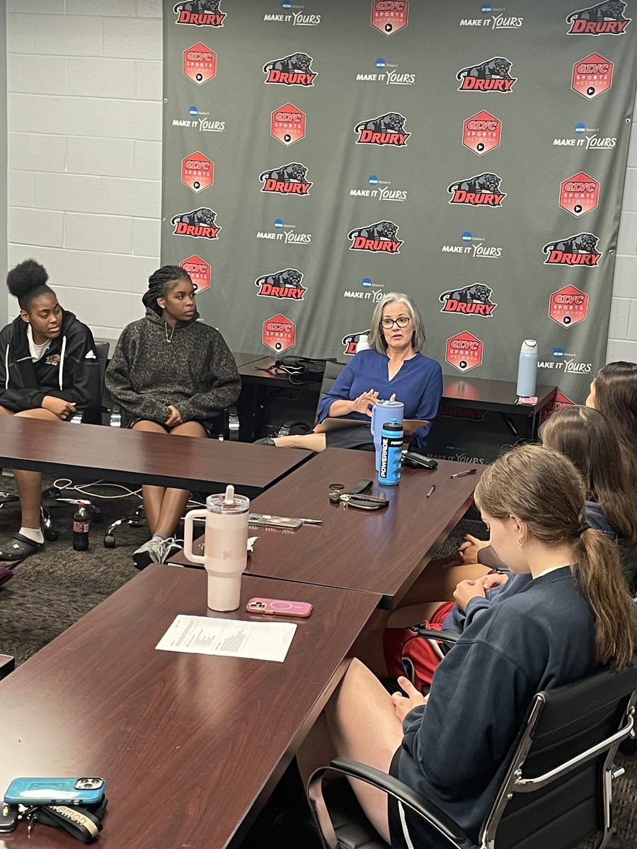 DULadyPanthers's tweet image. HUMPDAY=WOMEN’S WEDNESDAY!!
A huge thank you to Melinda Frederick, for taking the time to come and share her incredible life story with our women’s basketball team! Your words were inspiring and motivating, reminding us all of the power of resilience, hard work, and passion. 💙🏀