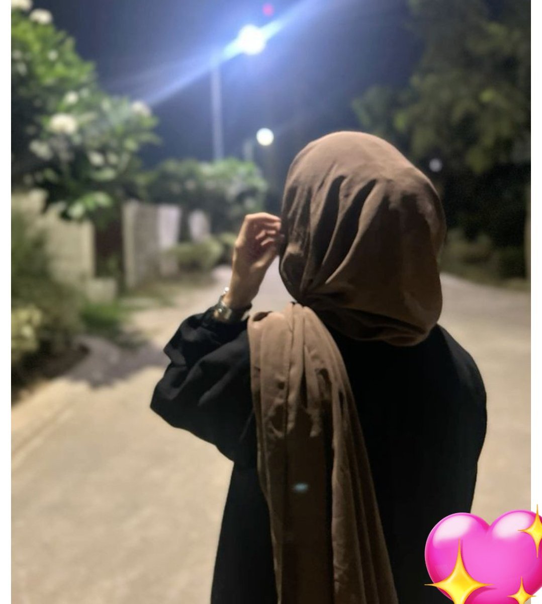 جلوے تو کسی کے ہر سو  تھے 
ہم سے ہی نظارہ ہو نا سکا 

Good night ❤️🫰