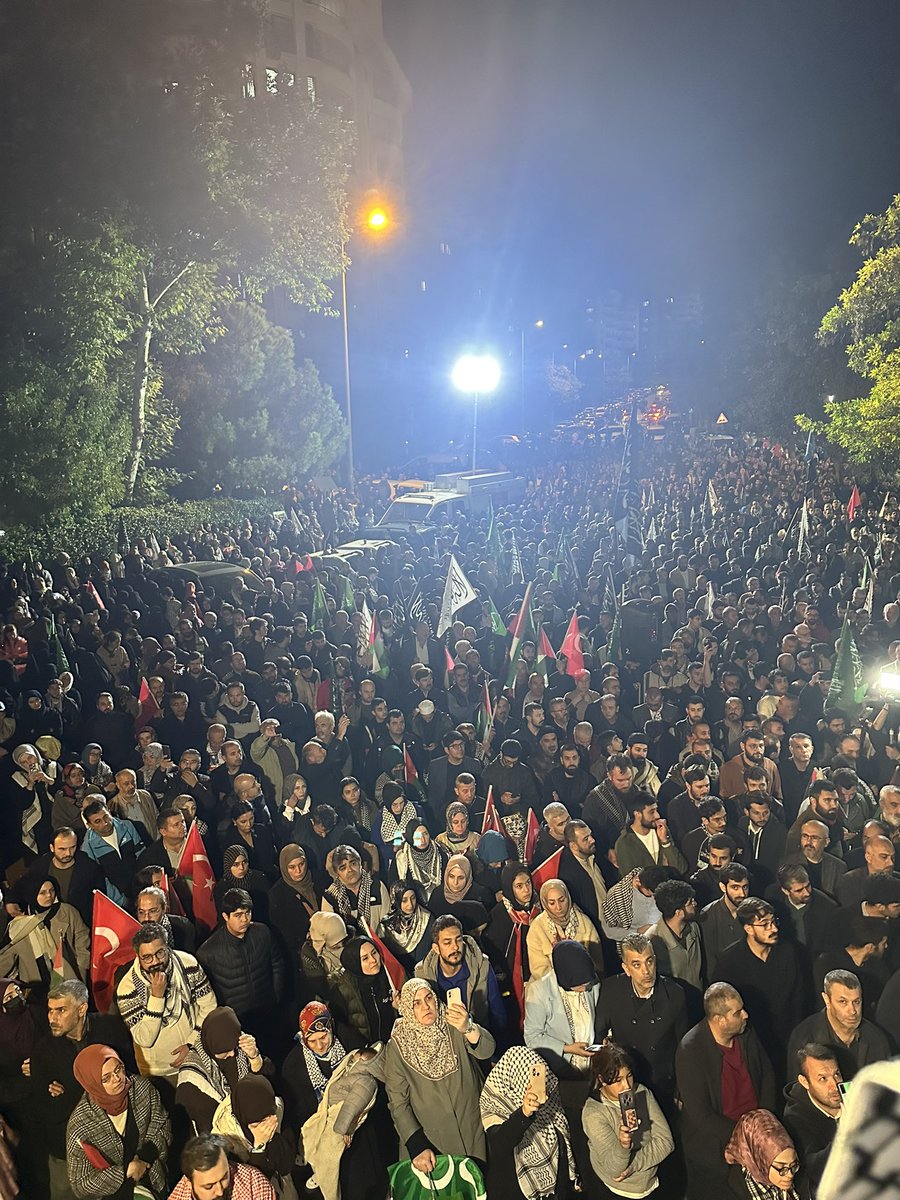 Sumud Filosu insanlığın onurunu taşıyor. 

Ankara’dan Sumuda, Akdeniz’e bin selam!

 #FreePalestine