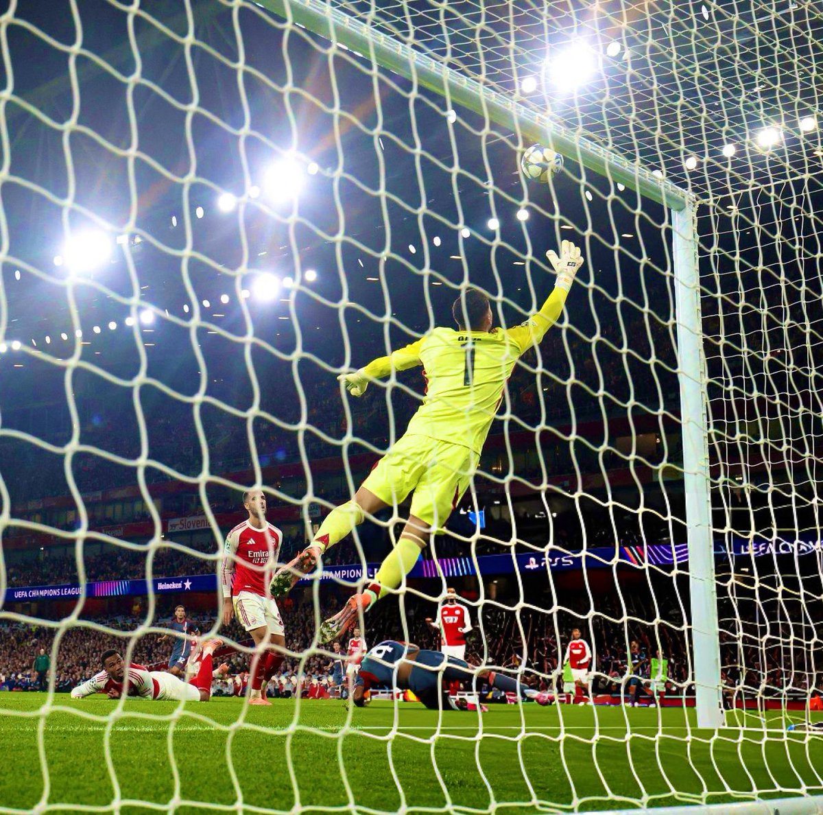 🧤Nous sommes sur une série de 5 matchs sans encaisser de but à domicile, en phase de poule.

2-0 vs. PSG 
1-0 vs. Shakhtar 
3-0 vs. Monaco 
3-0 vs. Dinamo Zagreb 
2-0 vs. Olympiakos 

📊 <a href="/Squawka/">Squawka</a>