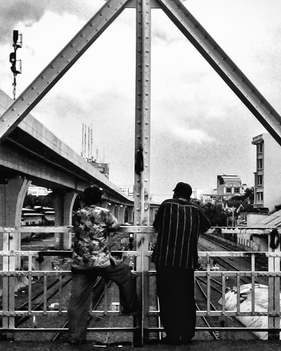 AbyleoB's tweet photo. #streetphotography #randomphoto #randompeople #shotbyphone #bnwphotography https://t.co/VTHsY7Em9g
