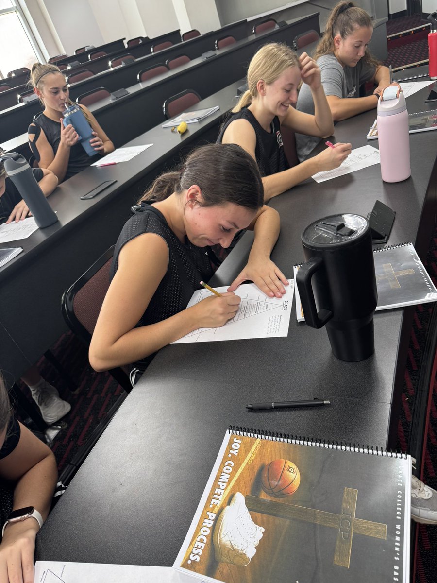 gracecollegewbb's tweet photo. It’s time for the Pyramid Test! 🔺

This is something that the ladies do every year where they memorize all the things that make our culture what it is! 

100% = Gear Earned

#JoyCompeteProcess https://t.co/5ab4d6Y8x3