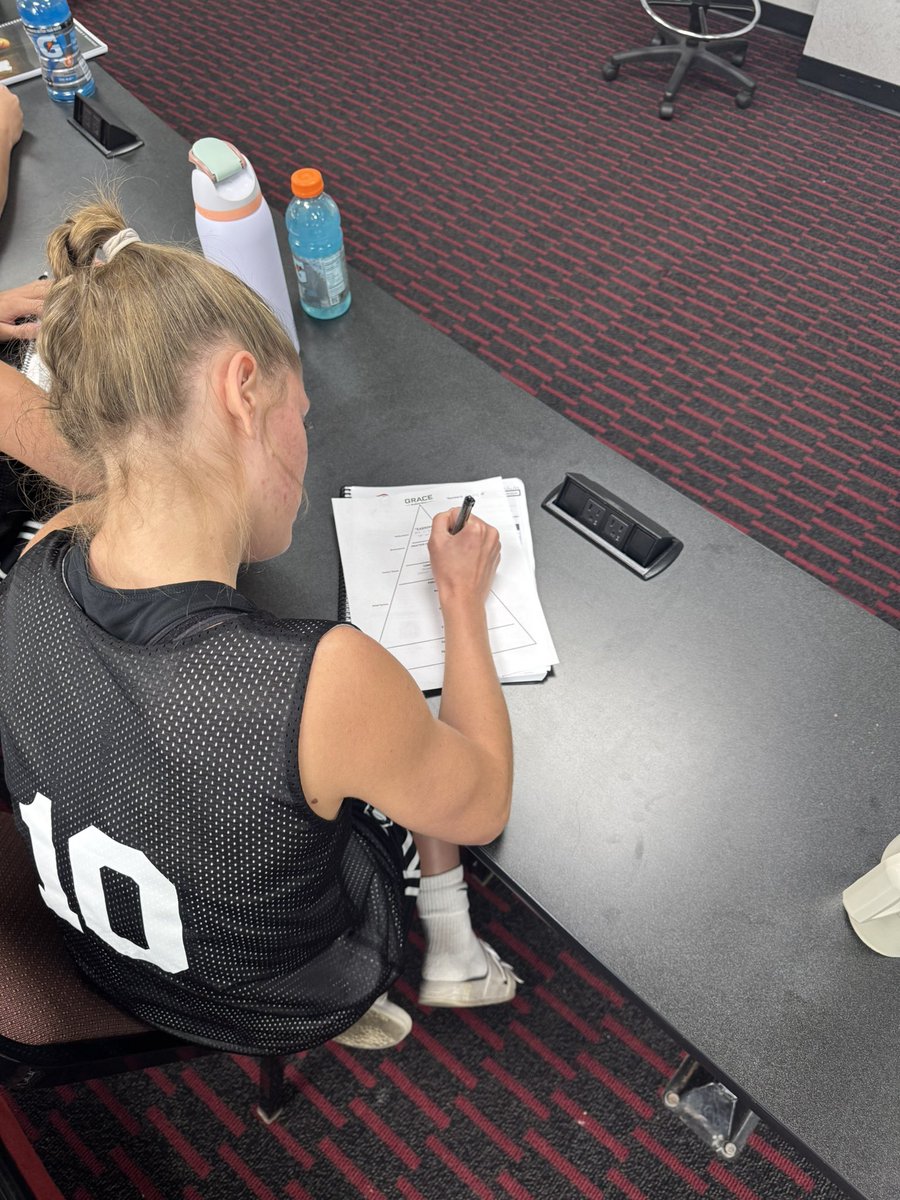 gracecollegewbb's tweet photo. It’s time for the Pyramid Test! 🔺

This is something that the ladies do every year where they memorize all the things that make our culture what it is! 

100% = Gear Earned

#JoyCompeteProcess https://t.co/5ab4d6Y8x3