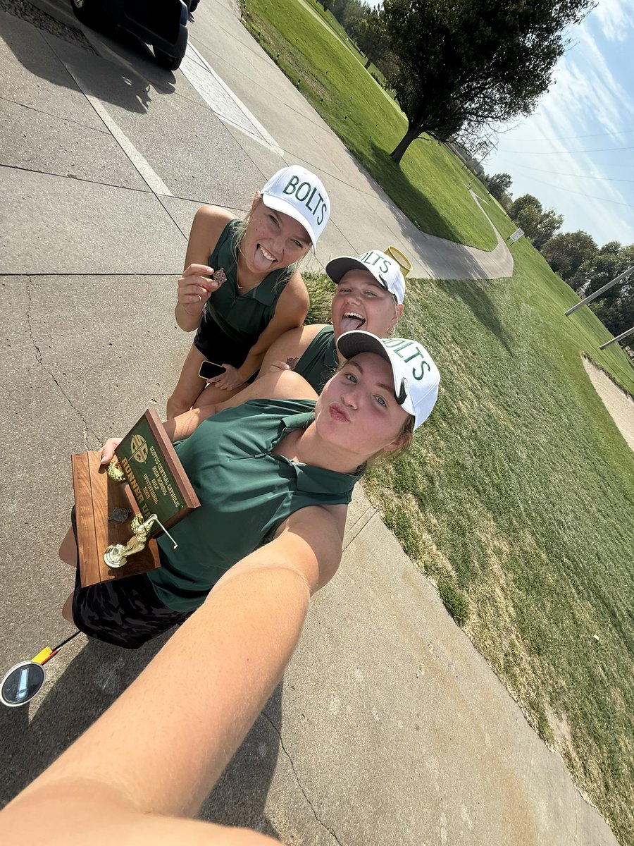 clswannie's tweet photo. Proud of this girl! Last regular season meet as a high schooler and she found it on the back 9. Sprinkles are in order for this winner 🎉. 2nd place team too. Onto district play and hopefully a trip to Scottsbluff for state. ⛳️ #PiusX #golfgirl @ https://t.co/8zhxDnxXvp