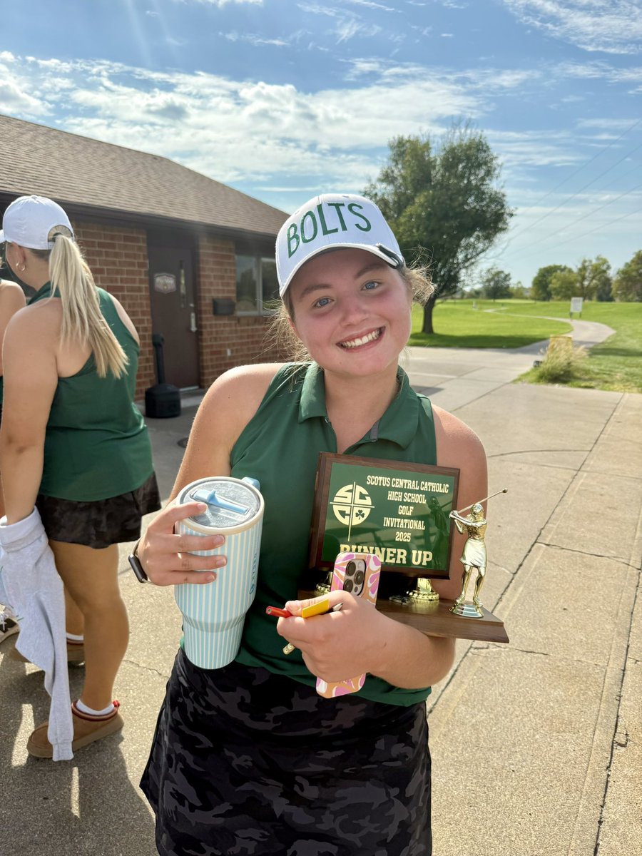 clswannie's tweet photo. Proud of this girl! Last regular season meet as a high schooler and she found it on the back 9. Sprinkles are in order for this winner 🎉. 2nd place team too. Onto district play and hopefully a trip to Scottsbluff for state. ⛳️ #PiusX #golfgirl @ https://t.co/8zhxDnxXvp