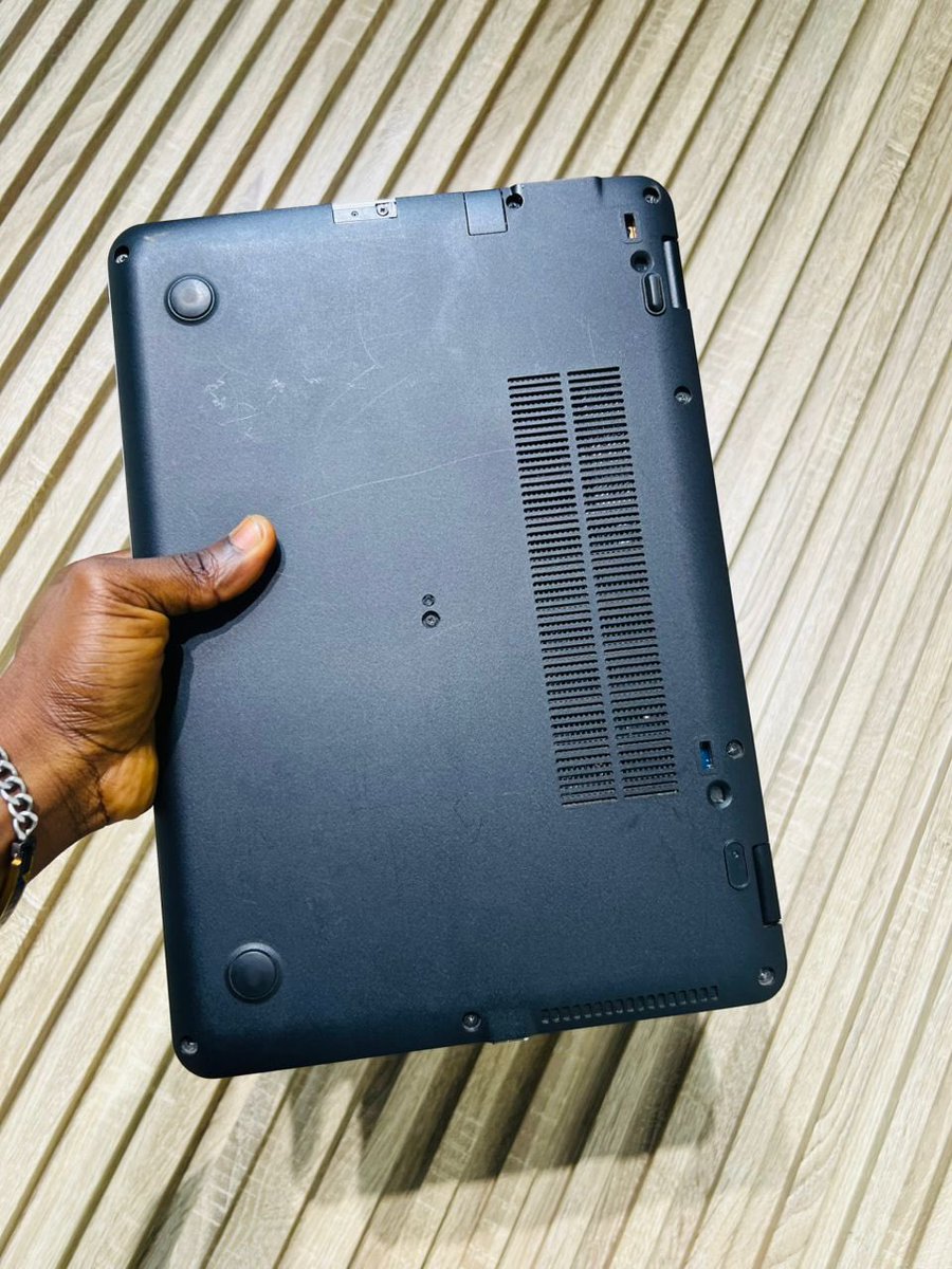 Muhammadkabeerr's tweet image. ➡️Hp Elitebook 840 G4
➡️Intel core i5 
➡️7th generation 
➡️8gb ram
➡️256gb ssd
➡️Keyboard light ✅
➡️FHD
➡️TYPE C port 
➡️Battery health: 3hrs plus
➡️14 inch
➡️original factory charger 🔌
         Price🏷️ 240k
   ☎️08165302268
        07047666158