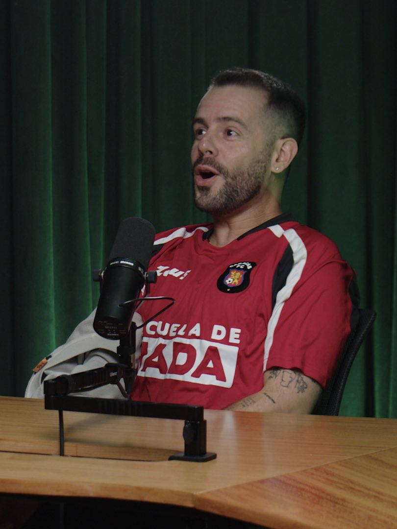 Caracas_FC's tweet image. Así de bien luce la edición especial de nuestra camiseta 😎

Busca la camisa oficial de la colaboración este domingo a partir de las 2:00pm en La Esquina Roja, ubicada en la plaza de la tribuna principal.

#SomosCaracas #DaleRo