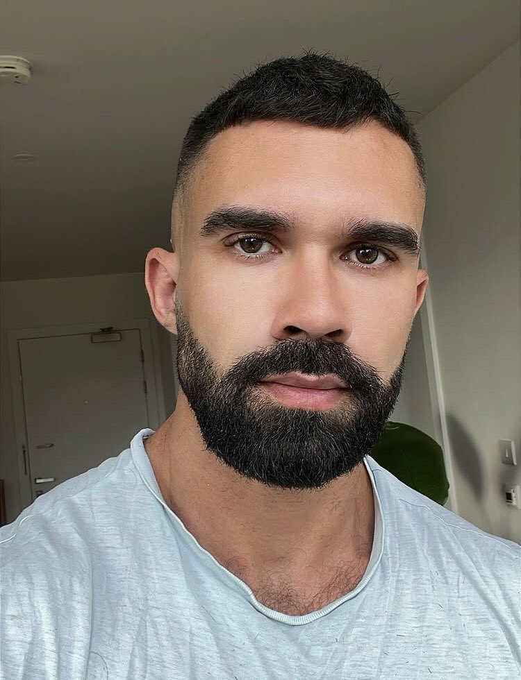 LHurg10's tweet photo. Giving face but not ironing 😂 https://t.co/733c43lXuO