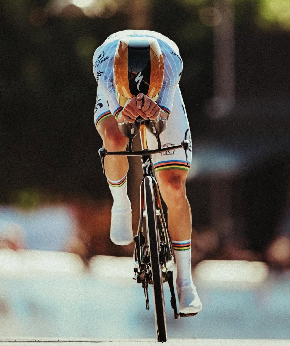 Il faut se rendre compte de la position que ce gars est capable de maintenir pendant parfois quasi 1 heure... COMPLÈTEMENT FOU !!! 🤯😳