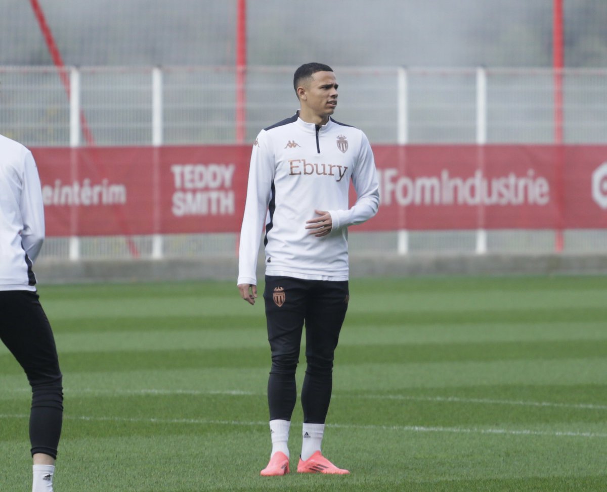 LukeEntwistle's tweet photo. Hütter sur la blessure de Vanderson:

«On pense que c’est une blessure au niveau des ischio-jambiers. Il faut attendre le résultat du IRM, mais c’était pas le genou.»

#ASMonaco  #ASMMCI https://t.co/9rRYRdpJ4U