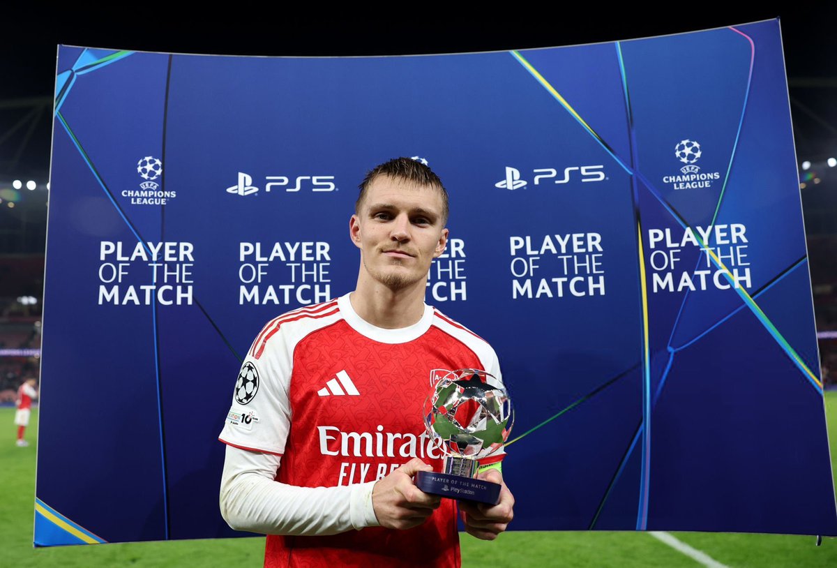 WHAT. A. PLAYER. 🔴🙌

Απίστευτο παιχνίδι από τον Έντεγκααρντ, σπουδαίο να έχεις έναν ποδοσφαιριστή σαν αυτόν στο γήπεδο, που με το που γυρίσει πρόσωπο στην εστία, να ξέρεις πως κάτι καλό θα γίνει! 

Δίκαιο αποτέλεσμα, υπερπλήρες το ρόστερ της Άρσεναλ, πολλά μπράβο στη