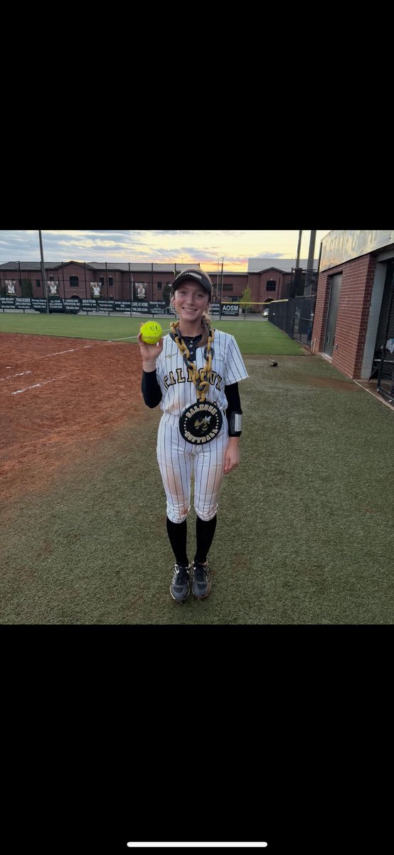 Senior night did not disappoint! 
Great celebration set up ✅
Family ✅Win ✅ HR✅ Thank you <a href="/CalhounSoftball/">Calhoun Softball</a> wouldn’t have wanted to spend my last 4 years anywhere else!#gojackets <a href="/CoachKRyman/">Kristin Ryman</a> <a href="/LipscombSB/">Lipscomb Softball</a>