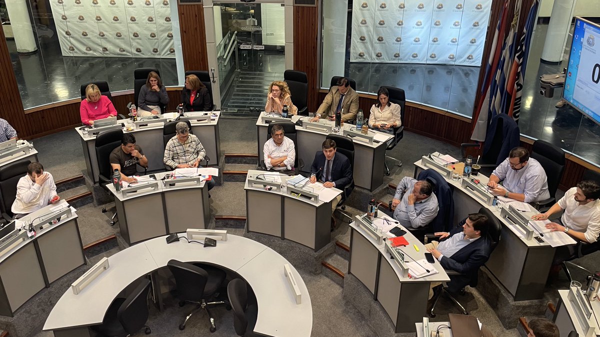 🔴En la <a href="/juntamvd/">Junta Departamental de Montevideo</a> estamos debatiendo sobre la Rendición de Cuentas 2024 de la Intendencia de Montevideo. 
90 millones de dólares de déficit que vamos a pagar todos los Montevideanos. 

Abro hilo👇🏻