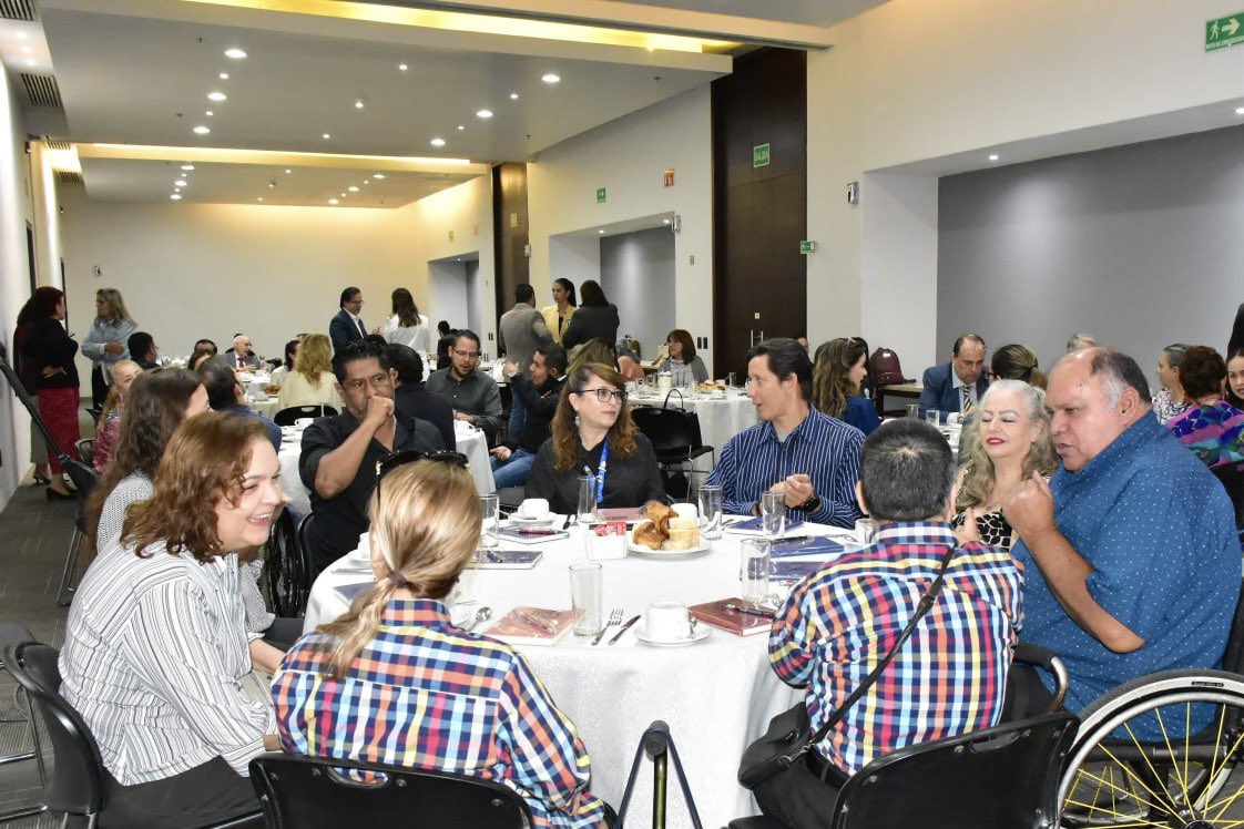 La #CEDHJ suma alianzas con organismos de la sociedad civil ➕🤝✨

✔️Con el propósito de fortalecer la vinculación institucional, escuchar propuestas y necesidades, y seguir impulsando la promoción y defensa de los #DerechosHumanos, la CEDHJ sostuvo una reunión de trabajo con 51